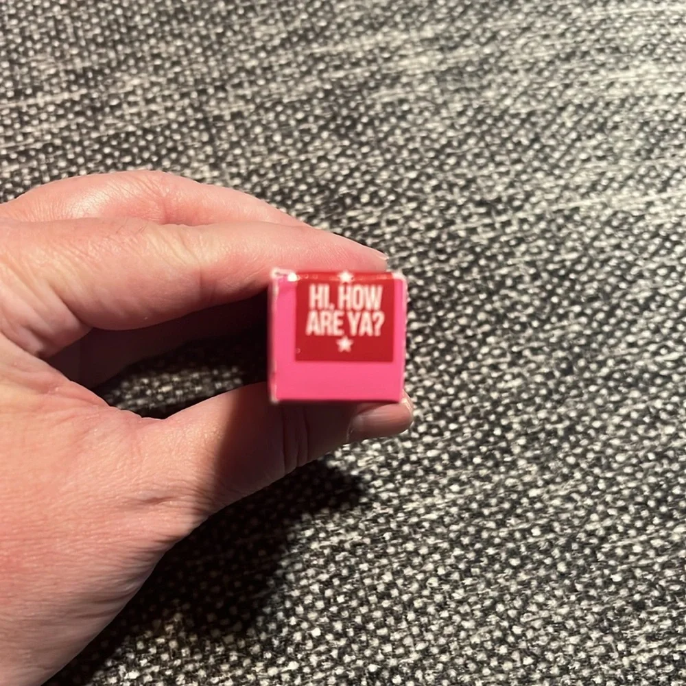 NWT Jeffree Star VELOUR LIQUID LIPSTICK- Hi How Are Ya?